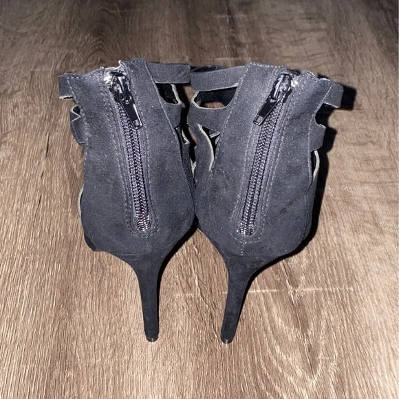 Forever 21 Women’s Black Heels - Picture 4 of 12